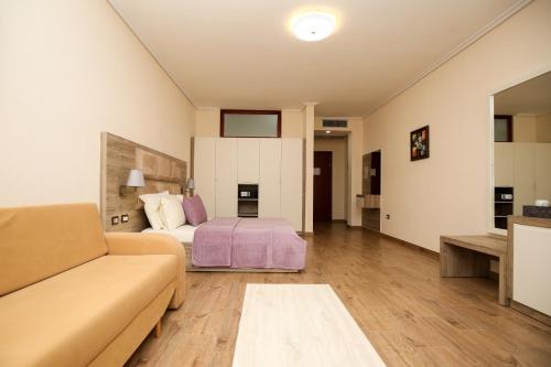 Hotel Rolex - image 13