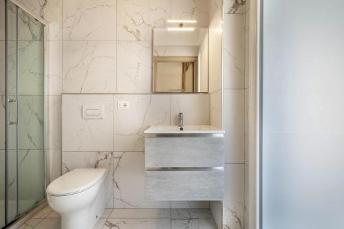 Planet Suite 404 - image 2