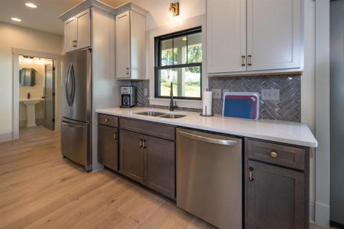 Kings Creek Cottage in Brevard, USA