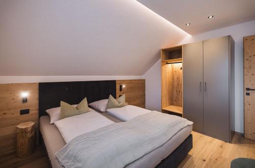 Two-Bedroom Deluxe Apartment with Garden View