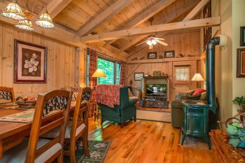Grey Haven Cabin in Rosman, USA