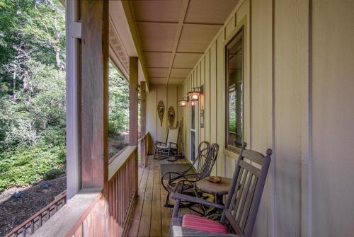 Pine Hill in Rosman, USA