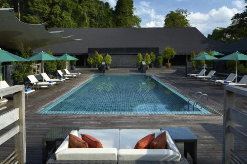Swimming pool, Mulu Marriott Resort & Spa in Mulu