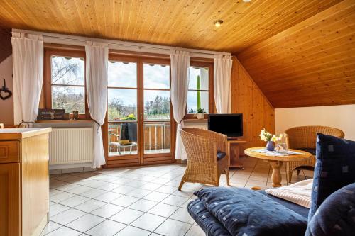 Ferienwohnung Hahn - Apartment - Weißensberg
