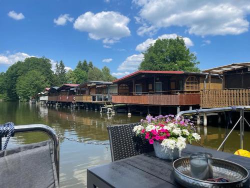 Viesnīcas āriene, Führerscheinfreies mobiles Hausboot (Fuhrerscheinfreies mobiles Hausboot) in Vipperow
