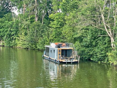 Viesnīcas āriene, Führerscheinfreies mobiles Hausboot (Fuhrerscheinfreies mobiles Hausboot) in Vipperow