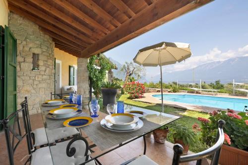 Villa Corneghe with pool