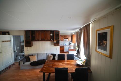 Downtown Historical House with Renovated apartments free P near in 奧勒松
