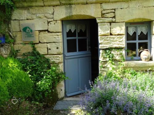 Troglo - gîte dans la pierre gîte à louer La Masseillère