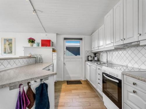 virtuve, Holiday Home Sofus - 800m from the sea by Interhome in Vaeggerlose