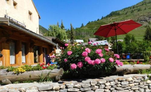 Viesnīcas āriene, Petite auberge in Aiguilles