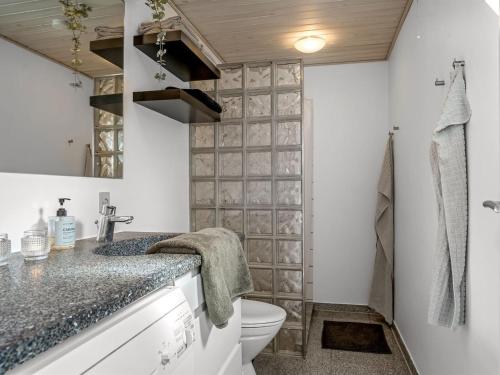 Bathroom, Holiday Home Ayen - 1-2km from the sea by Interhome in Saltum