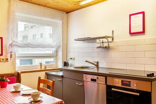 ห้องครัว, Ferienwohnung Fischer in ออทโทบรูนน์