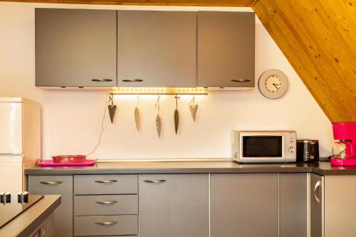ห้องครัว, Ferienwohnung Fischer in ออทโทบรูนน์