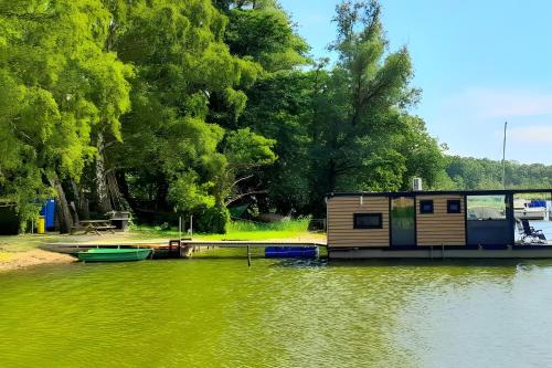 Hausboot Am See in Rieth, Deutschland