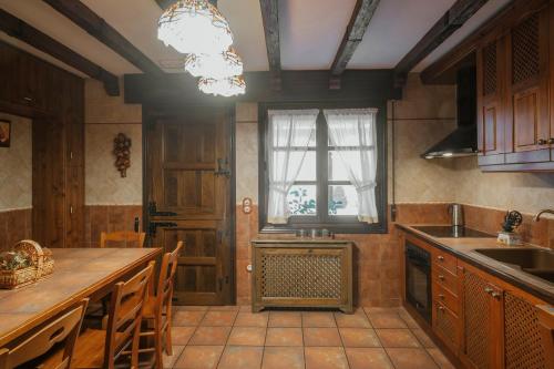 Kitchen, Villa De Uruena Casa de Ilustres in Urueña