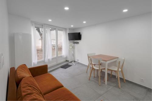 Appartement dans maison atypique - Location saisonnière - Montrond-les-Bains