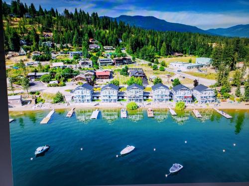 . Shuswap Holidays