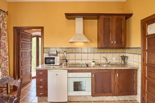 virtuve, Apartamentos Valsequillo Córdoba (Apartamentos Valsequillo Cordoba) in Penarroya Pueblonuevo