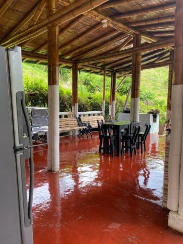 Casa campestre con piscina privada 20 personas in 벨몬테 바호