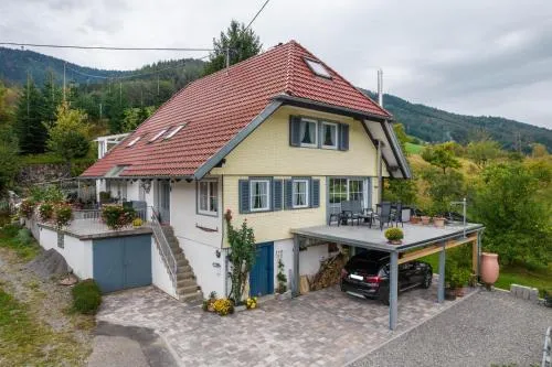 Lehmann mit Blick aufs Schloss in Gutach, Deutschland