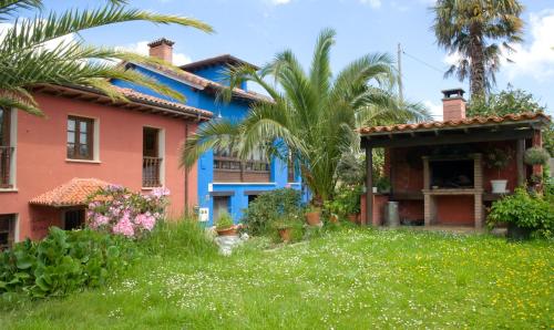 Exterior view, Casa Remis in Villamayor