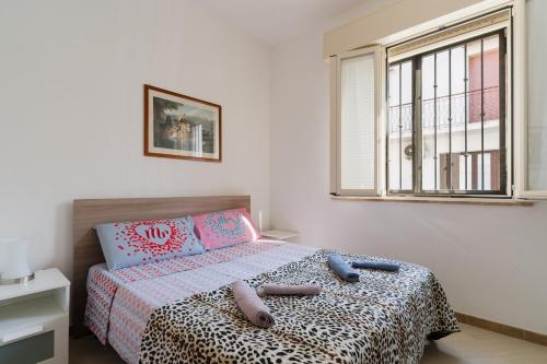 1 king bed, 2 sofa beds
