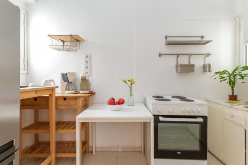 Modern Cosy Apt - image 26