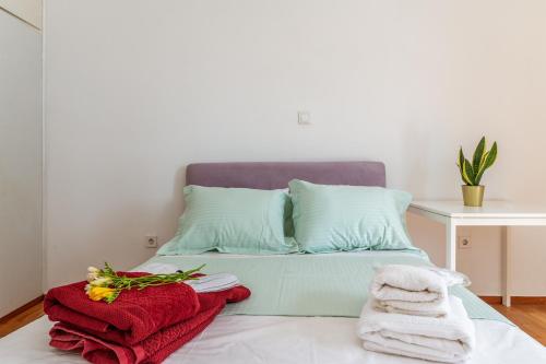 Modern Cosy Apt - image 25