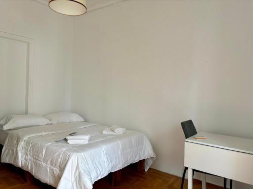 Modern Cosy Apt G1 - Tap to explore photos