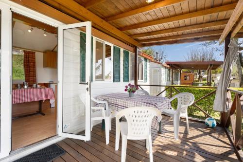 2 bedrooms, 4 beds