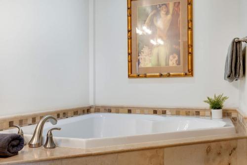 Waipouli G203 Beachfront Resort Pool Slides & AC in Kapaa (HI)