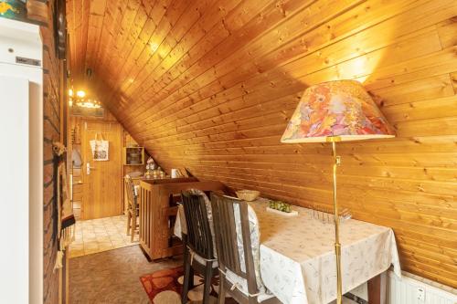 酒店外观, Ferienwohnung Schloss-See-Bergblick in 瓦尔德克