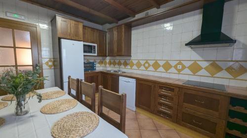 Konyha, Casa rural con piscina Los Cortinales in La Zarza