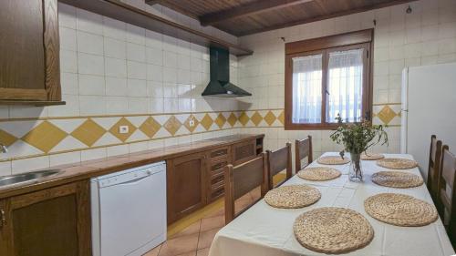 Konyha, Casa rural con piscina Los Cortinales in La Zarza