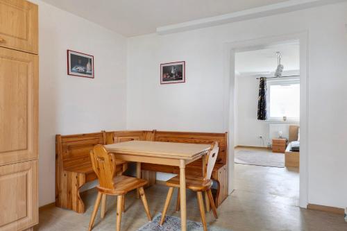 2 bedrooms, 3 beds