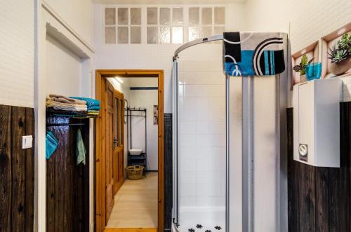 Bathroom, Gastezimmer fur 3 Personen in Bockenem