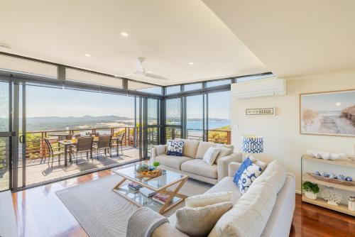 Beach View At One Mile 8, 26 One Mile Close - Views, Infinity complex pool & Wi-Fi in Praia One Mile