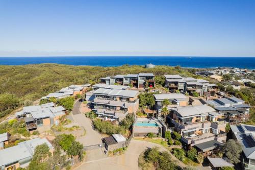 Vista Exterior, Beach View At One Mile 8, 26 One Mile Close - Views, Infinity complex pool & Wi-Fi in Praia One Mile