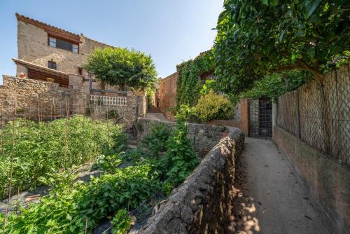Exterior view, Casa Vermella in Bascara