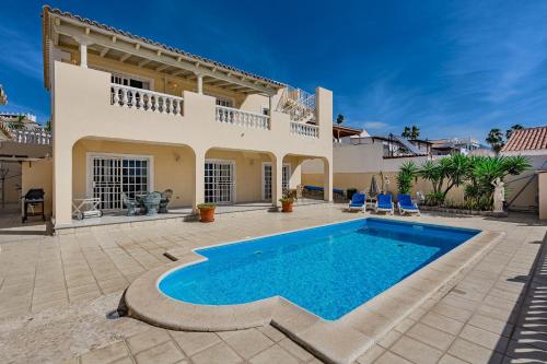 Villa el Yuka , heated pool