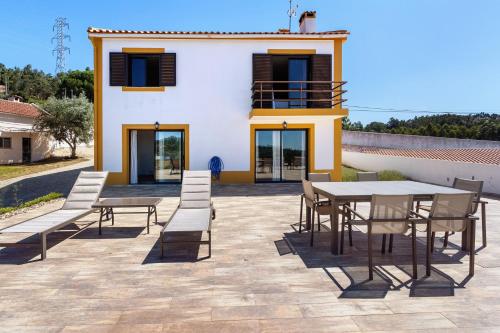 4 bedrooms, 4 beds