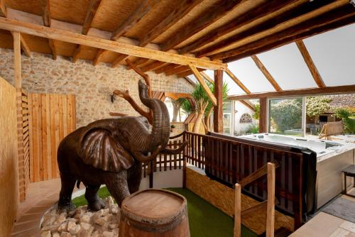 Viesnīcas āriene, Gîte de l'éléphant (Gite de l'elephant) in Champagneux ciems