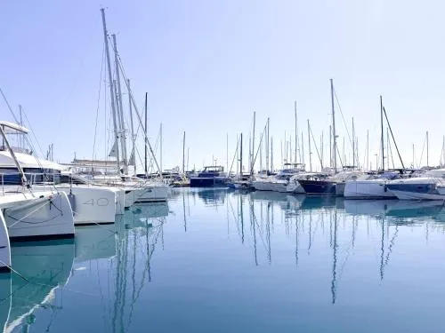 Loft Vue Mer avec Terrasse Privée — Quartier Port Vauban, Antibes | 2 min Gare | Plages à pied photo 2