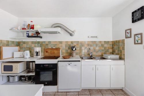 Kitchen, Gite De Dino - 10 Personnes in Saint-Patrice