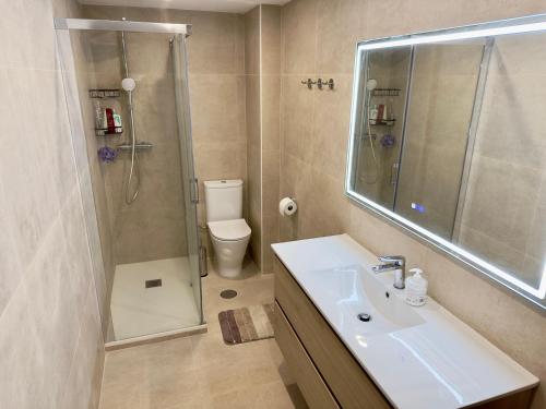 Stunning Sea View 2-bedroom Near - image 3