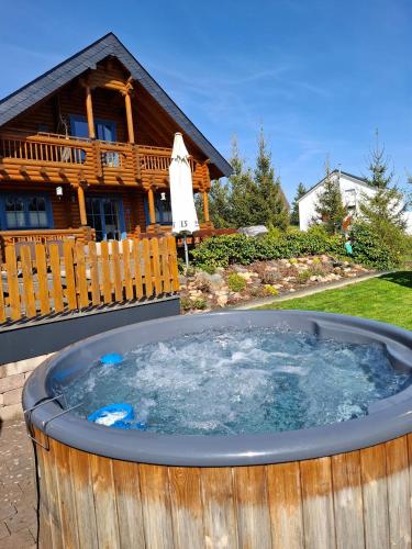 Holzhaus Mühlenblick mit Whirlpool in Medebach, Deutschland