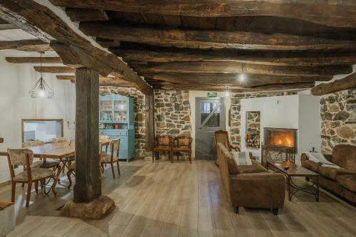 A szálláshely kívülről, La Casa Del Diezmo De La Montaña (La Casa Del Diezmo De La Montana) in Camasobres