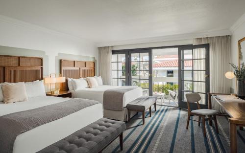Queen Room with Two Queen Beds and Courtyard View