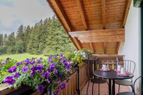 2 bedrooms, 4 beds